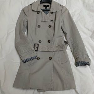 H&M Khaki Trench Coat w tortoise buttons